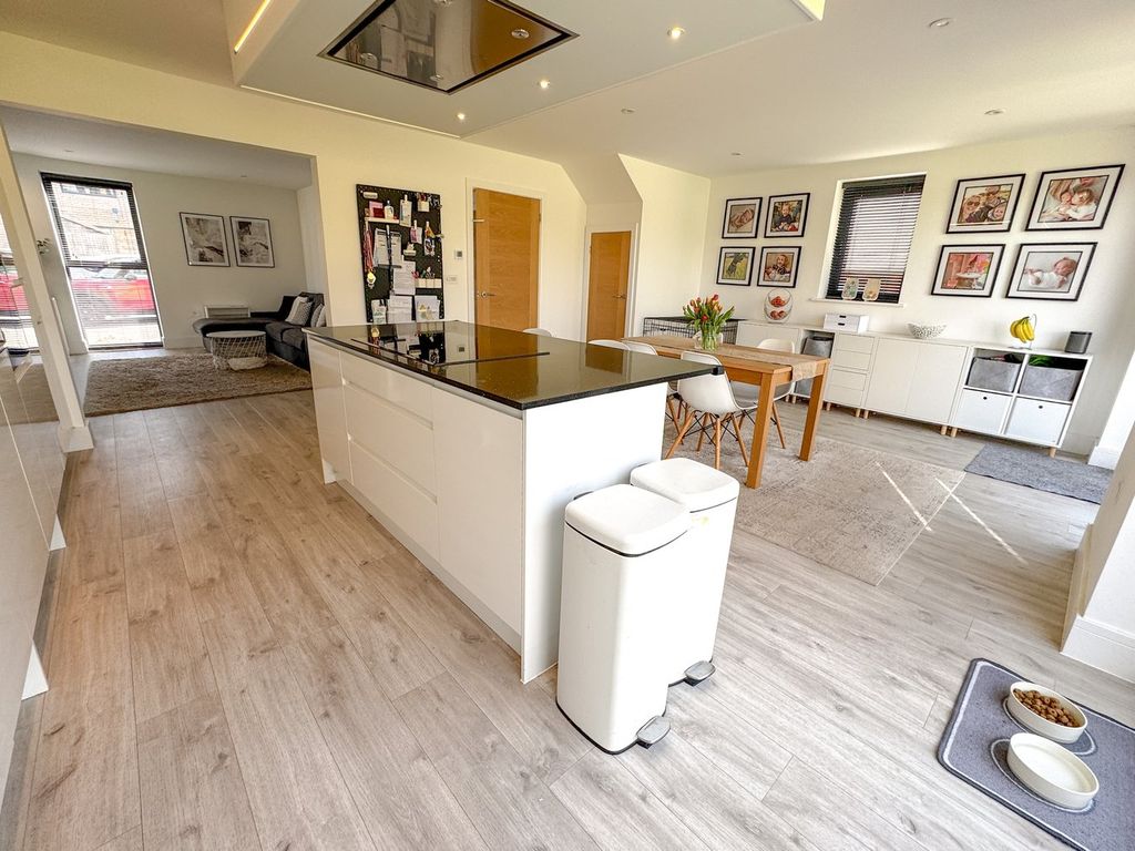 Property photo 3 of 26