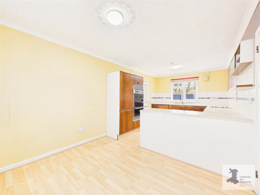 Property photo 3 of 33 Kitchen/Diner