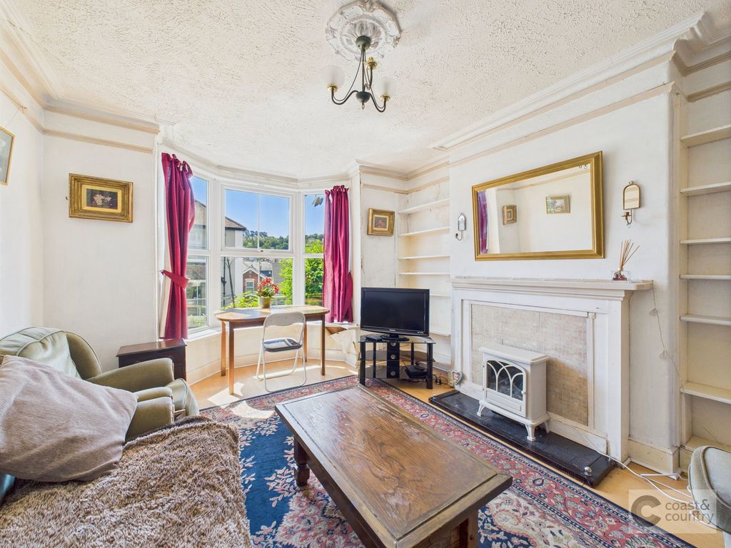 Property photo 2 of 22