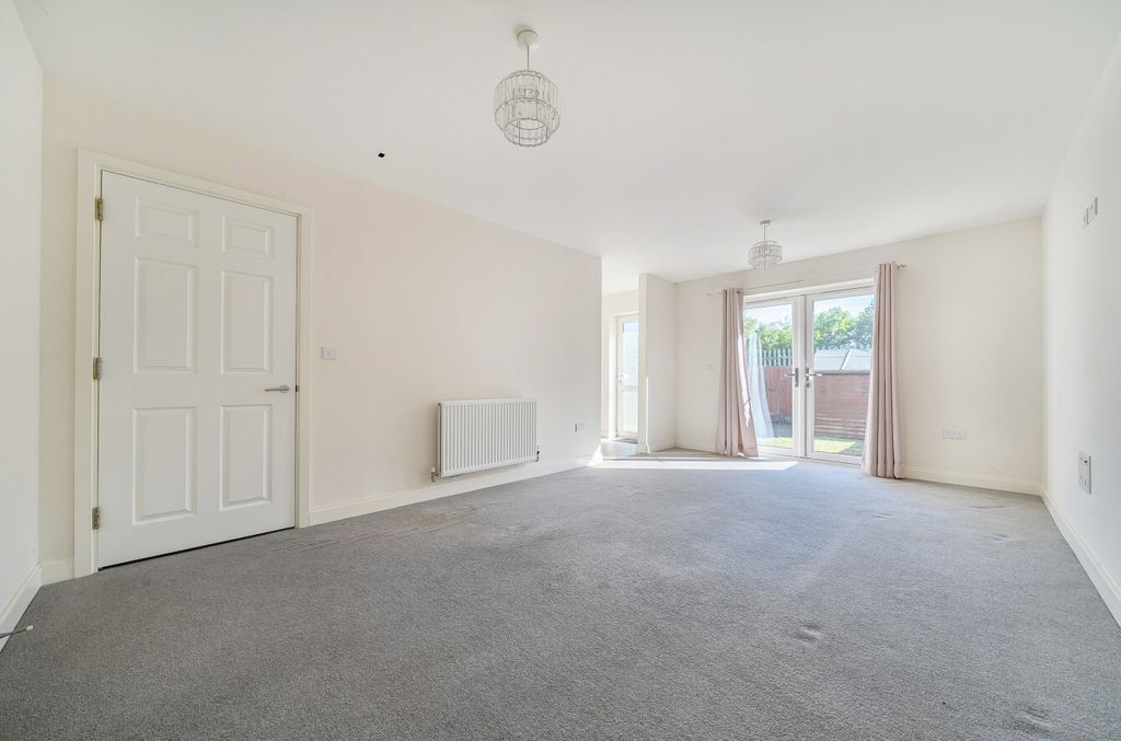 Property photo 3 of 13 1453315-12-69F38c...