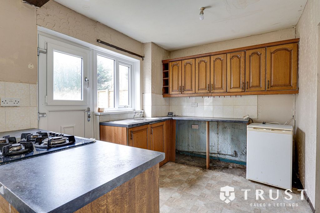 Property photo 3 of 23