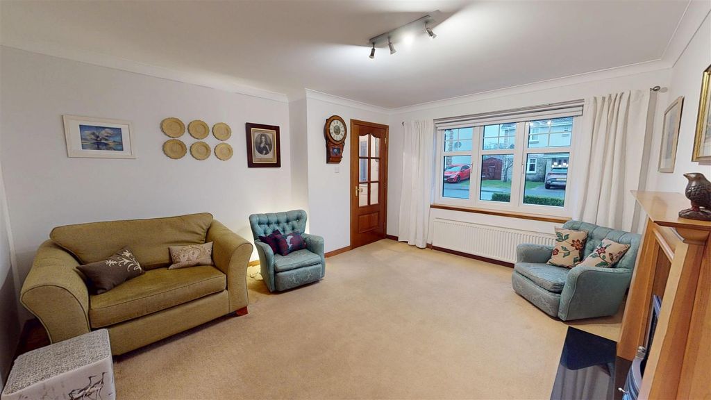 Property photo 2 of 20