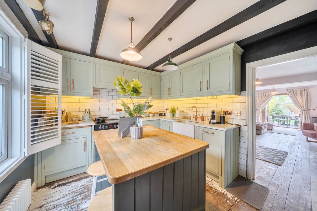 Property photo 3 of 23 Bespoke Kitchen