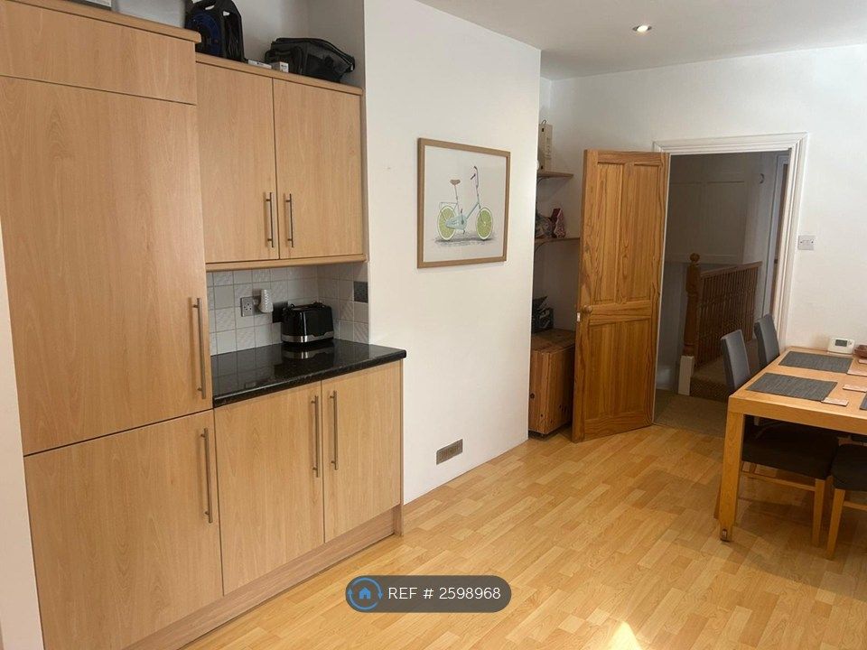 Property photo 2 of 10 Kitchen
