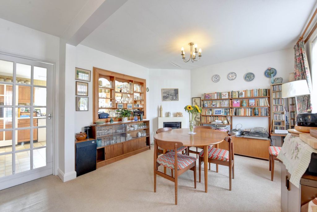 Property photo 2 of 18