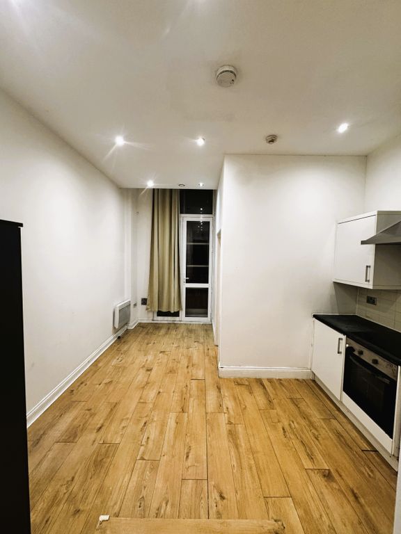 Property photo 3 of 6 Gallery