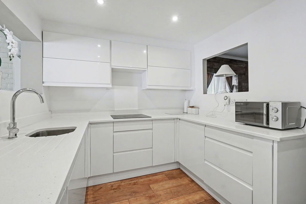 Property photo 1 of 26