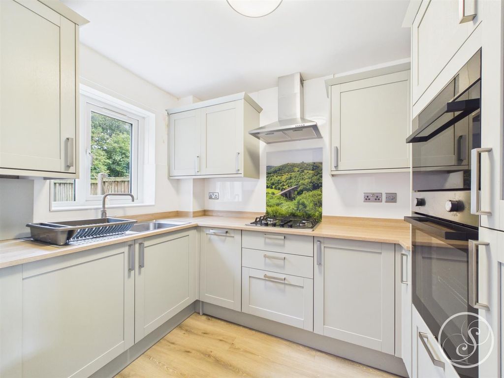 Property photo 3 of 14 Kitchen