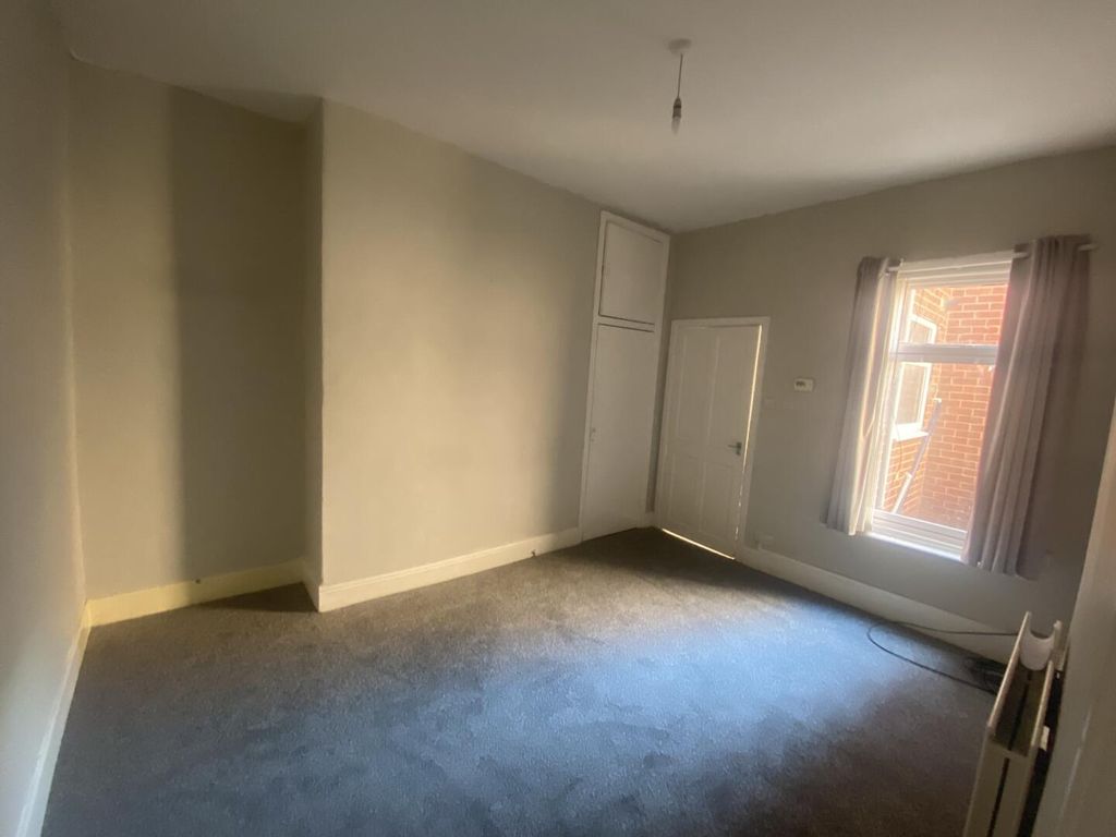 Property photo 2 of 7 Living Room