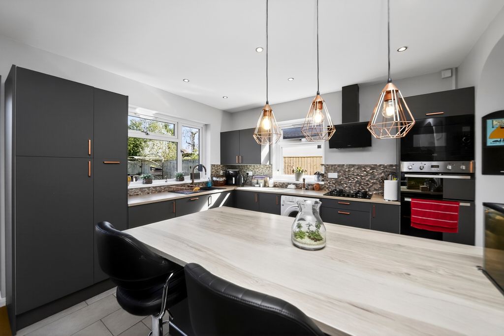 Property photo 2 of 25