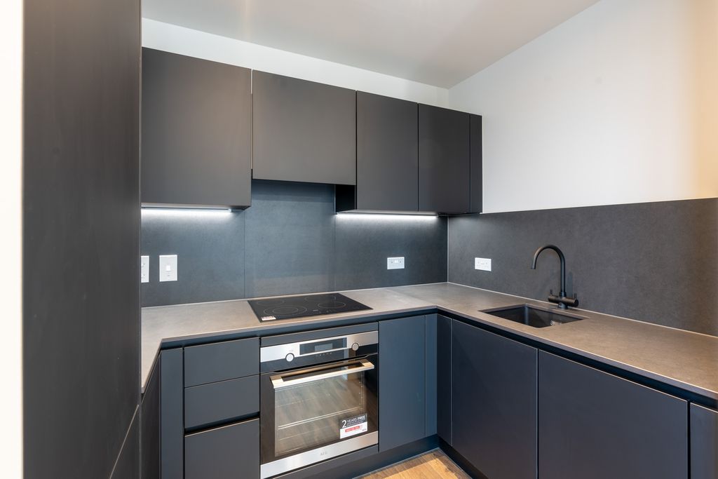 Property photo 3 of 12 Kitchen