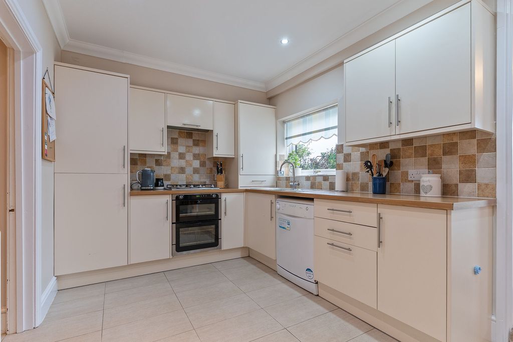 Property photo 2 of 35