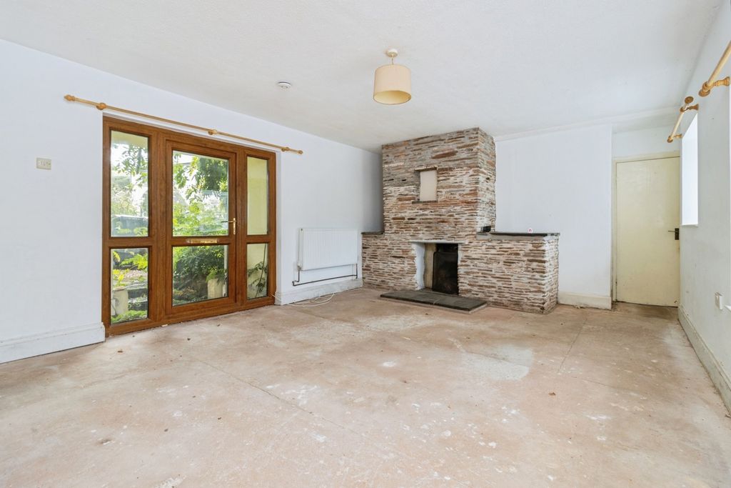 Property photo 2 of 17 Photo