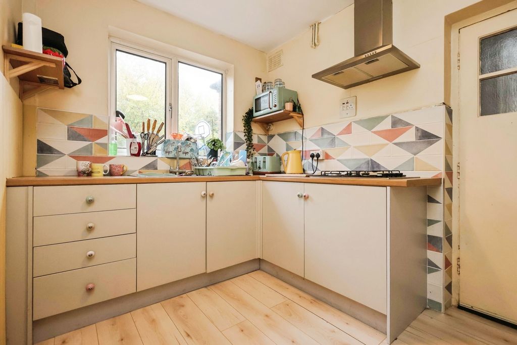 Property photo 3 of 17 Photo