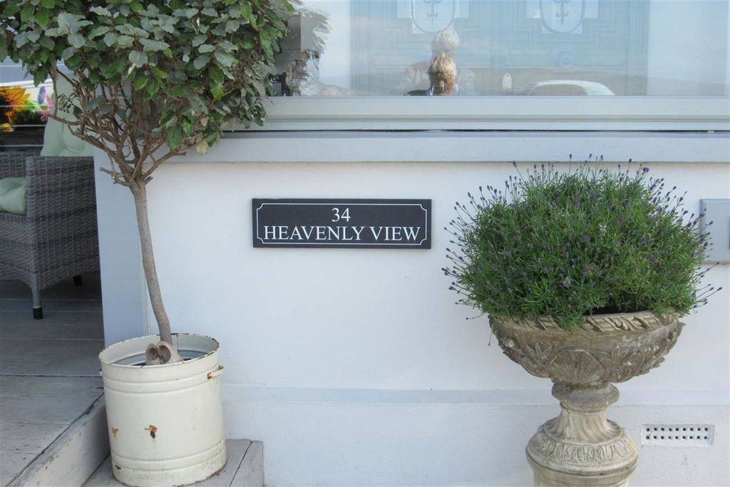 Property photo 2 of 52