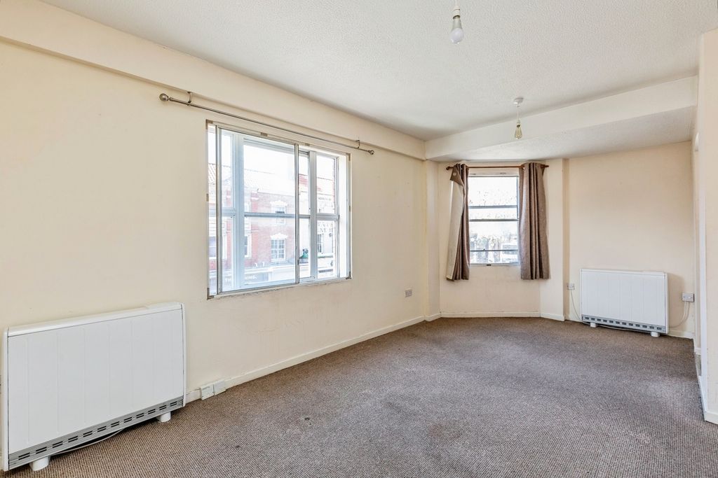 Property photo 3 of 8 Pbox-Img.Jpg