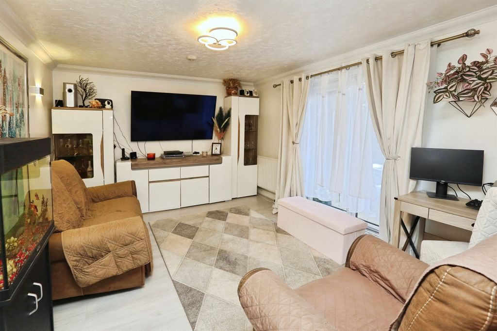 Property photo 3 of 18