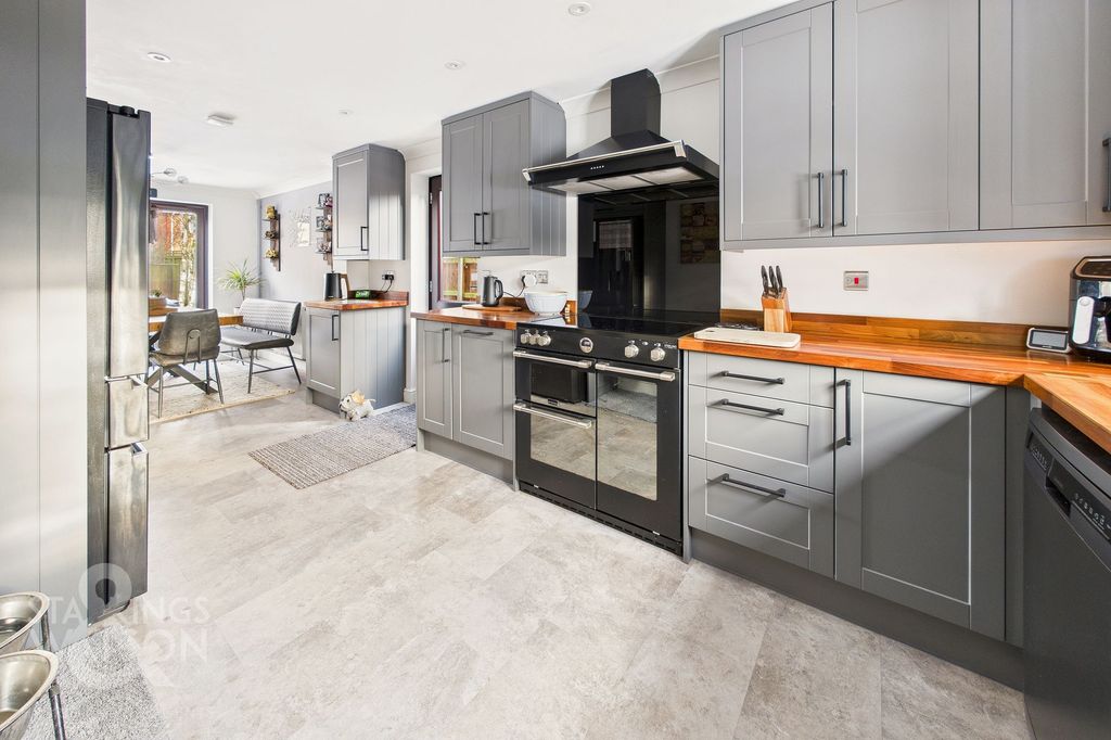 Property photo 3 of 23