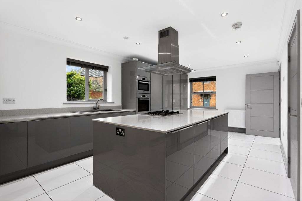 Property photo 3 of 23