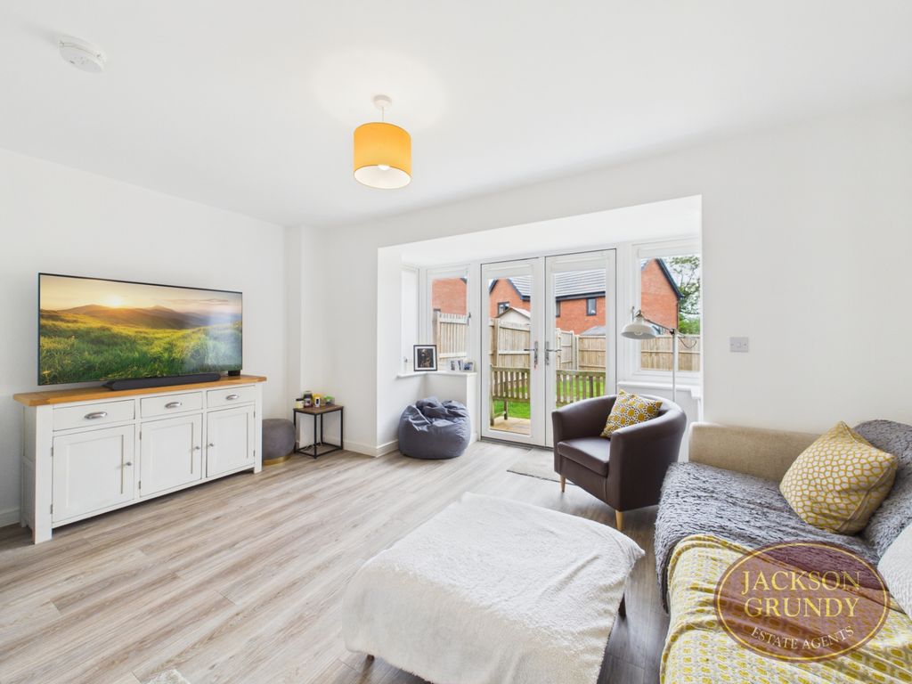 Property photo 2 of 15 Linden Way