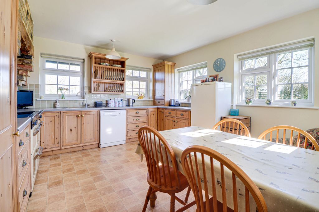 Property photo 3 of 21 Kitchen