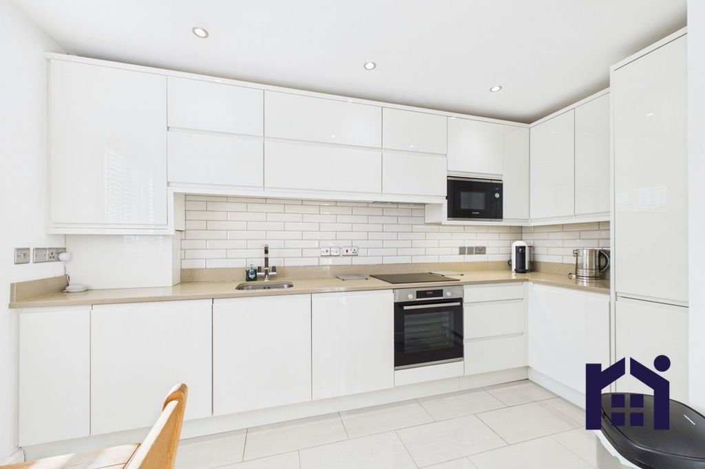 Property photo 3 of 19 Breakfast Kitchen