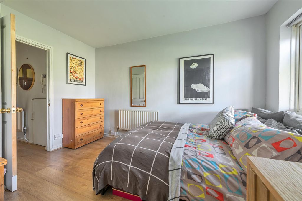 Property photo 3 of 15 Attlee Terrace, Prospect Hill E17