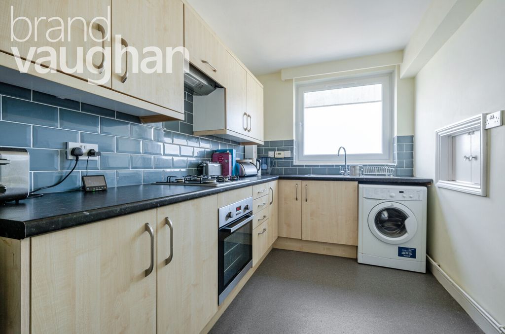 Property photo 2 of 9 Kitchen