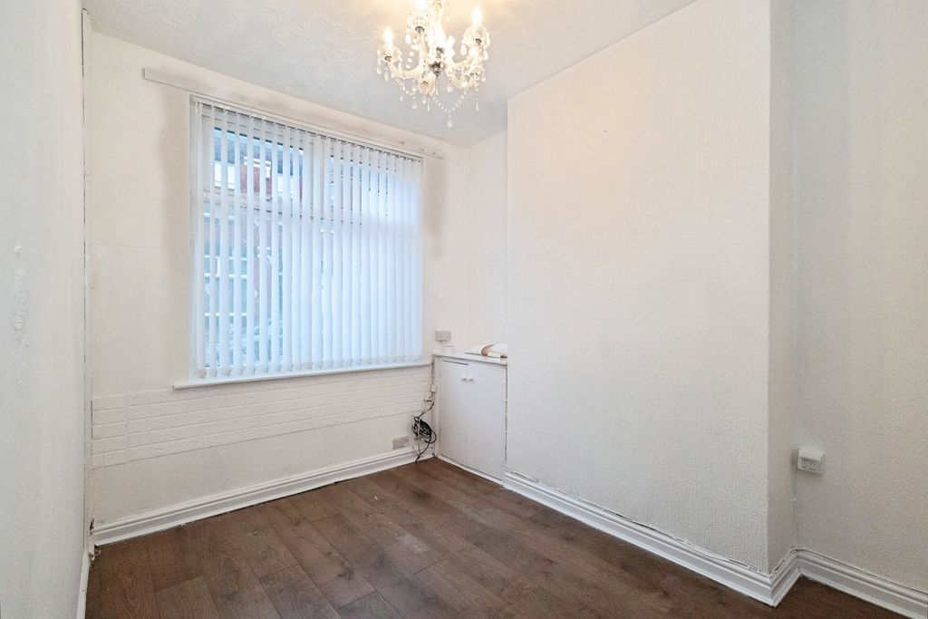 Property photo 3 of 20 Pbox-Img.Jpg