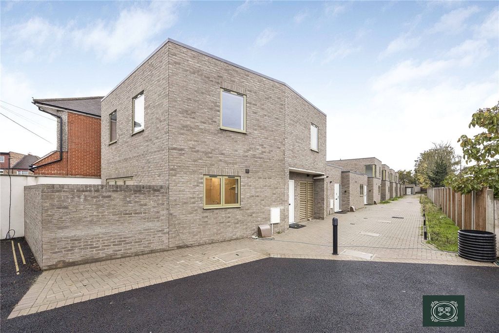 Property photo 2 of 16 Exterior