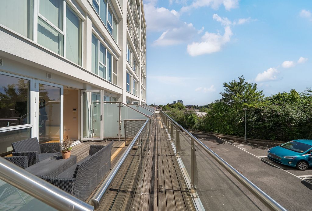 Property photo 3 of 20 1320870-4-686Cf4E...