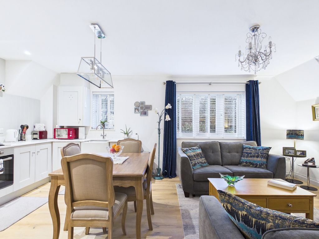 Property photo 3 of 9 Cam01338G0-Pr0166-Still011