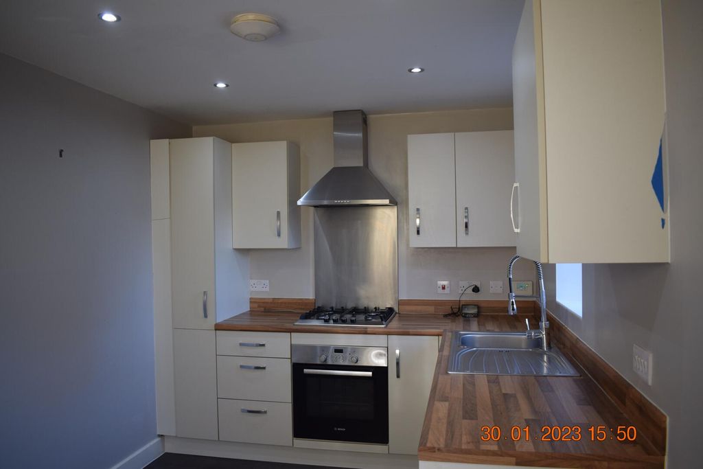 Property photo 3 of 17 Kitchen