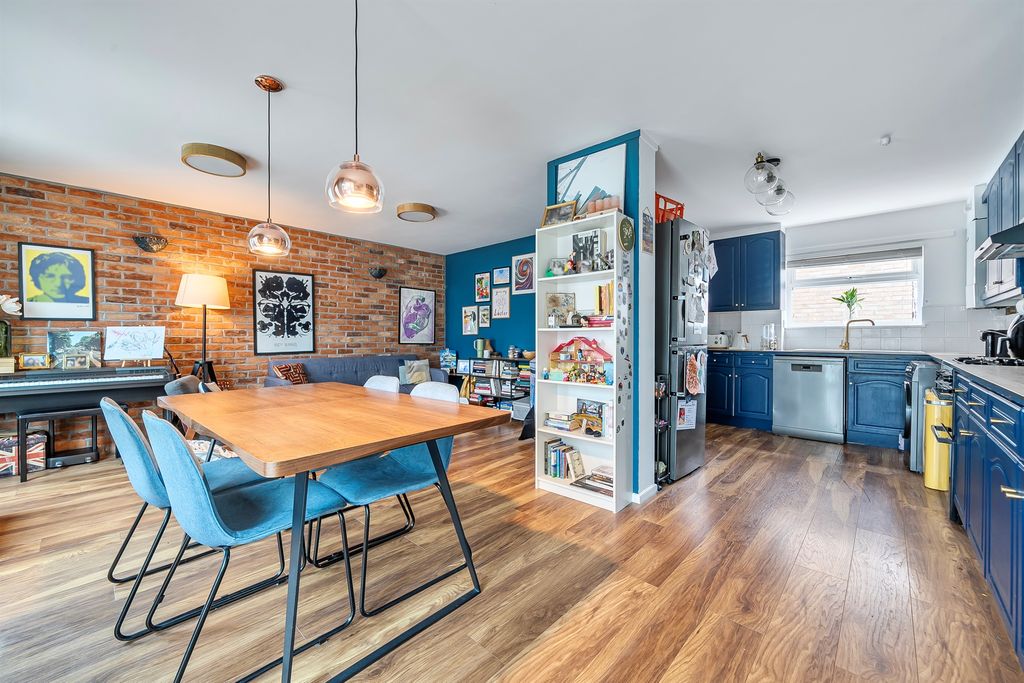 Property photo 3 of 12