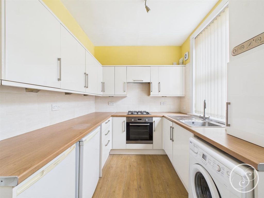 Property photo 3 of 14 Kitchen