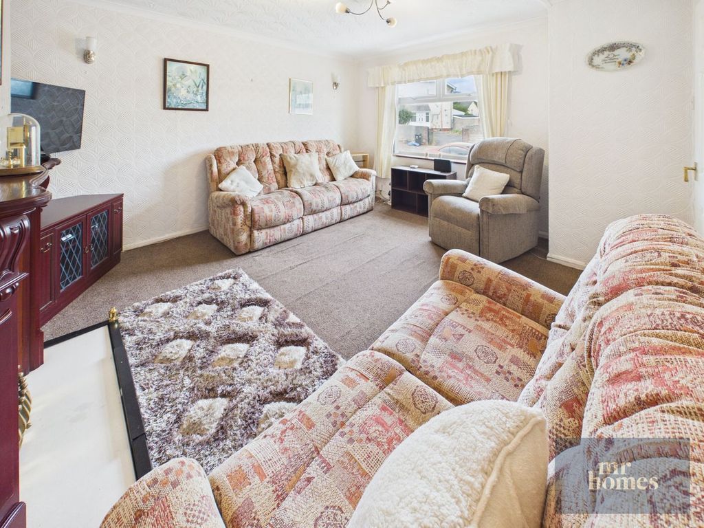 Property photo 3 of 36