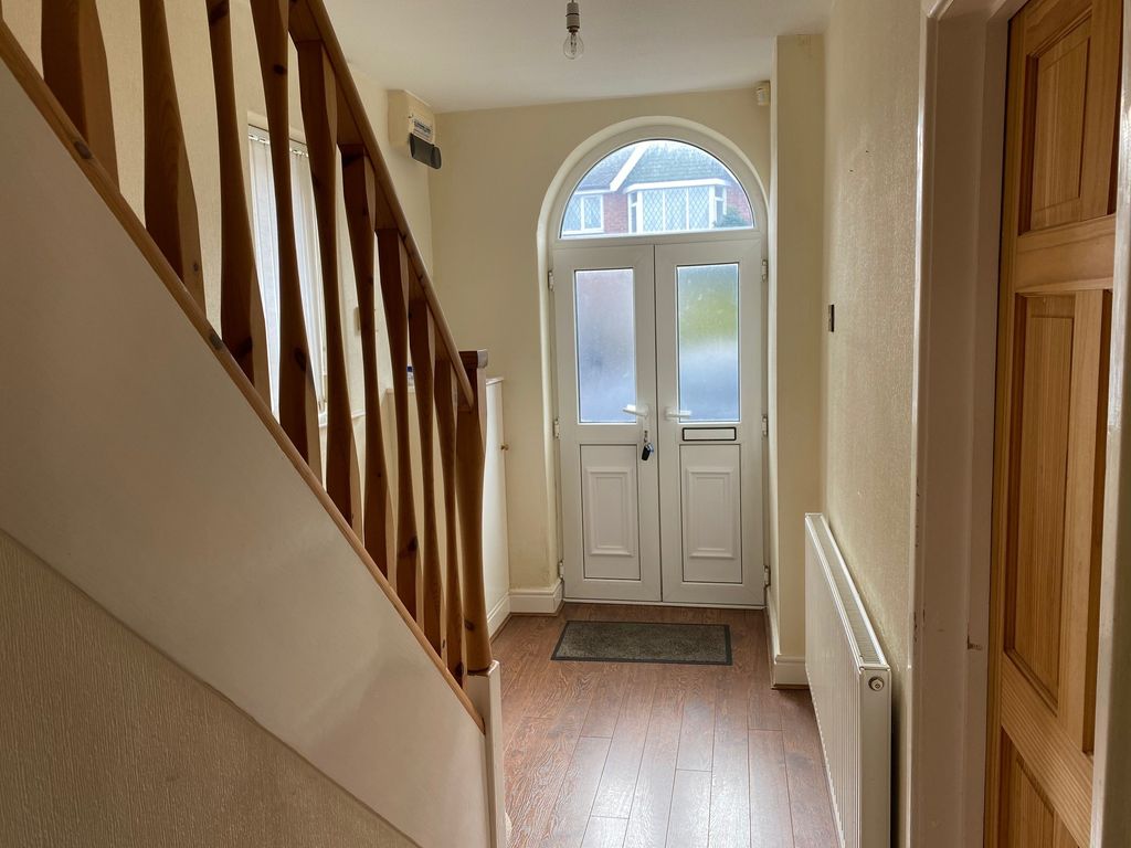 Property photo 2 of 9 Entrance Hall