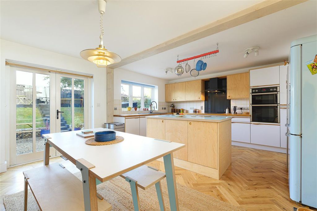 Property photo 3 of 32