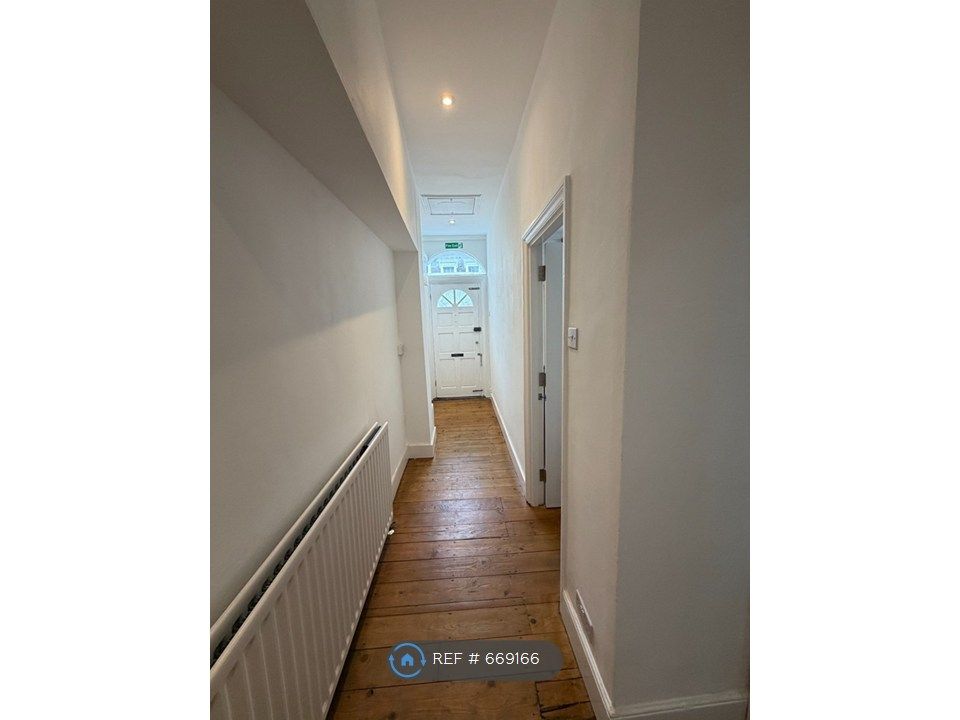 Property photo 3 of 17 Hall