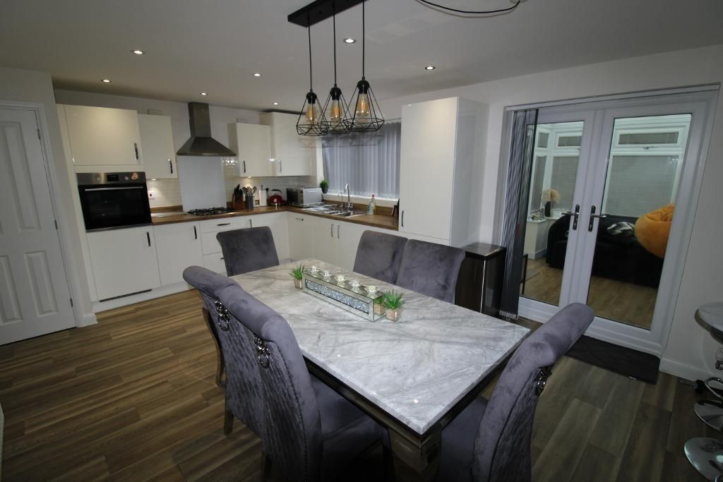 Property photo 3 of 18 Kitchen/Diner