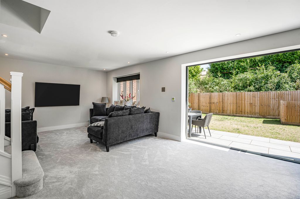 Property photo 2 of 27 Living Room