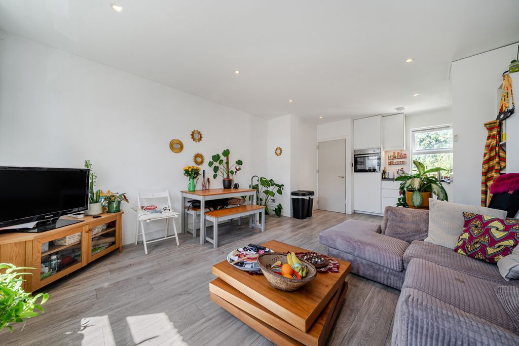 Property photo 1 of 18 1497870-15-6A6762...