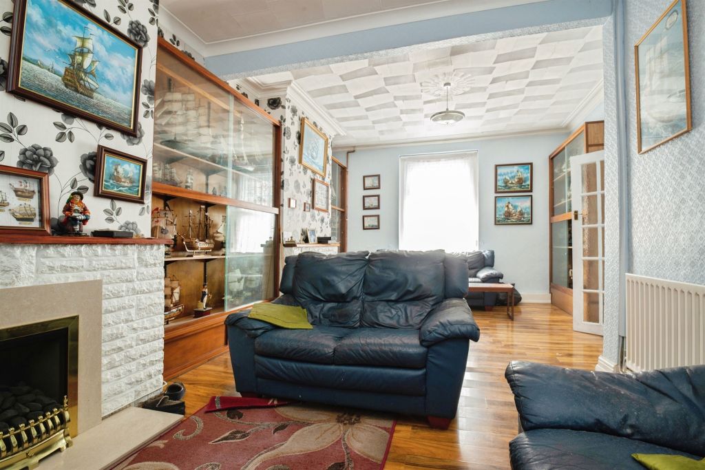 Property photo 3 of 12