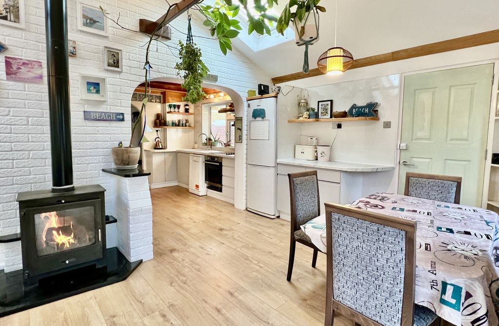 Property photo 1 of 22 2/3 Bed Detached Bungalow