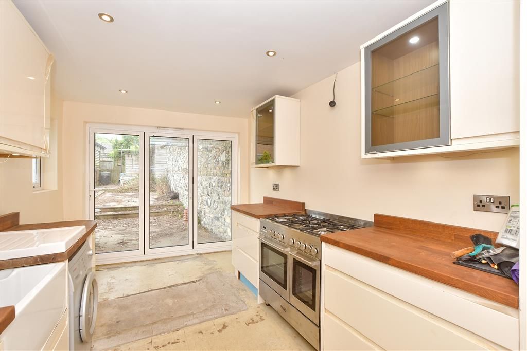 Property photo 3 of 14 Kitchen