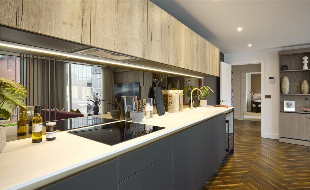 Property photo 3 of 24 Contour