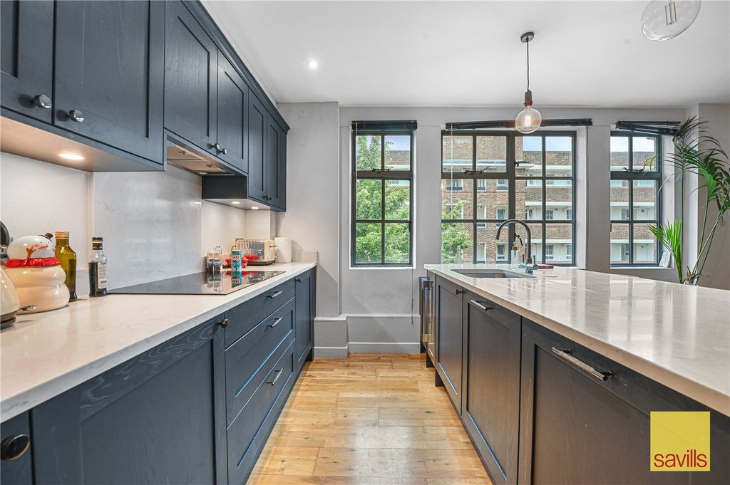 Property photo 3 of 14 Kitchen