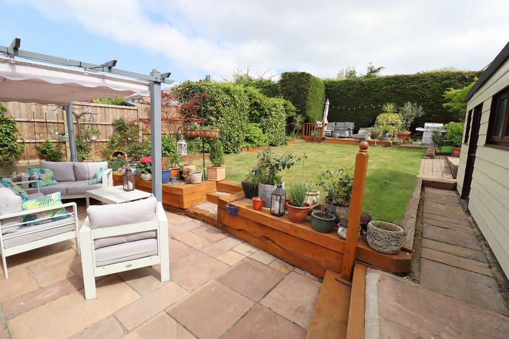 Property photo 2 of 25