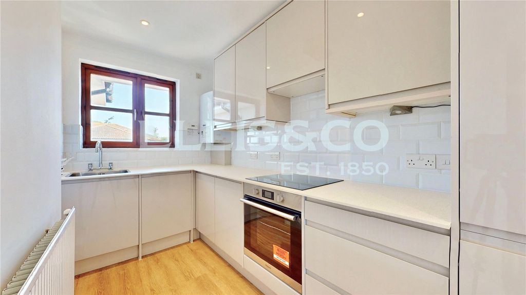 Property photo 2 of 28 Picture No. 19