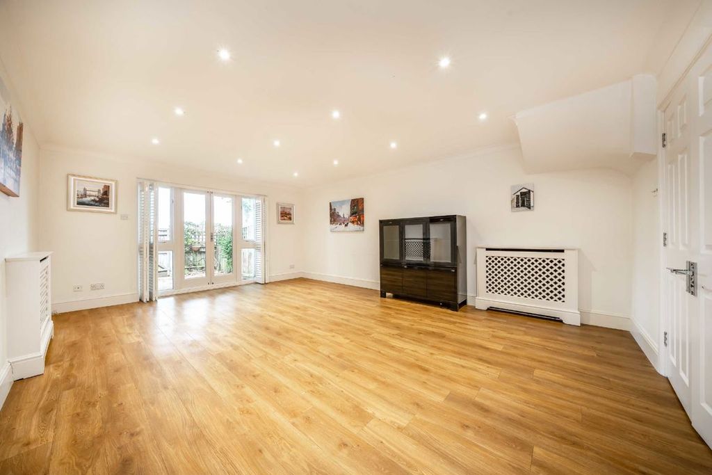 Property photo 3 of 11